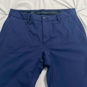 Vineyard vines on the go pants 30x32 EUC No rips, stains or tears.
